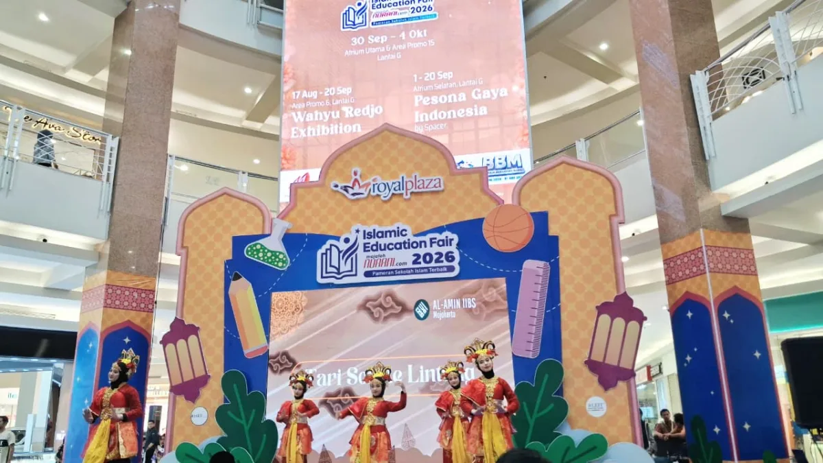 Pesona Tari Sorote Lintang Santri Al-Amin Mojokerto di Pembukaan Islamic Education Fair 2026